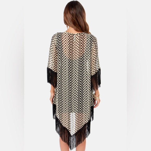 Lulu’s Somewhere My Love Black & Cream Chevron Fringe Kimono - Picture 3 of 7